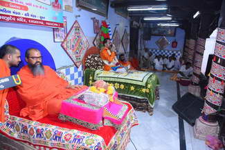 સુરત મહિલા મંડળ દ્વારા ગઢપુર માં કથા