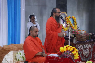 સુરત કતારગામ મહિલા મંડળ દ્વારા પુરુષોત્તમ પ્રકાશ કથા નું આયોજન થયું