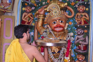 કાળી ચૌદશ ના દિવસે શ્રી હનુમાનજી પૂજન થયું :ગઢપુર મંદિર