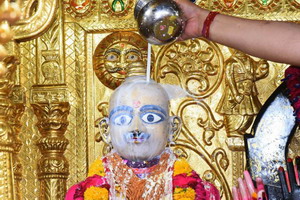 અભિષેક દર્શન  :ગઢપુર મા શ્રી હરિકૃષ્ણ મહારાજ નો 159મો વાર્ષિક પાટોત્સવ